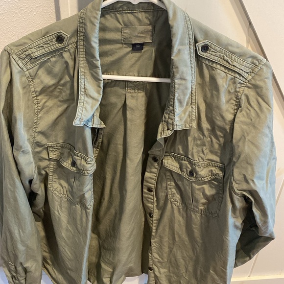 Universal thread button down - Picture 2 of 4